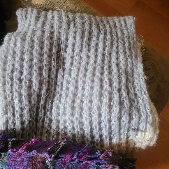 Scarfs - Picture 5 of 5